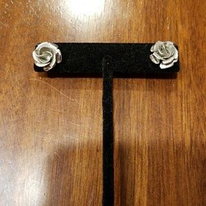 Silver Rose post earrings.pretty!